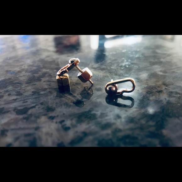 MARC JACOBS SAFETY PIN STUD EARRINGS SUPER CUTE! - Picture 3 of 4